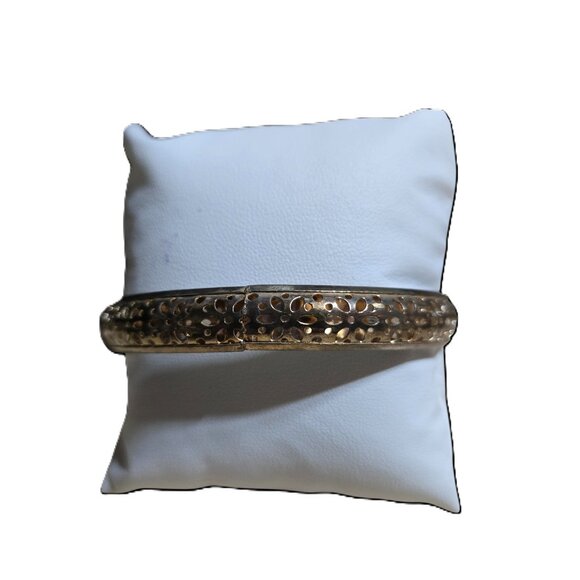 Gold Tone Cut Out Bangle Bracelet Vintage - Picture 2 of 2